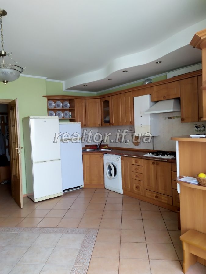 Zdam_harnu_prostoru_kvartyru_z_okremymy_kimnatamy_na_dovhotryvalyi_termin_16937_23_1568109016.jpg