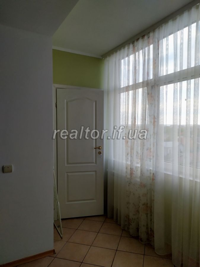 Zdam_harnu_prostoru_kvartyru_z_okremymy_kimnatamy_na_dovhotryvalyi_termin_16937_25_1568109017.jpg