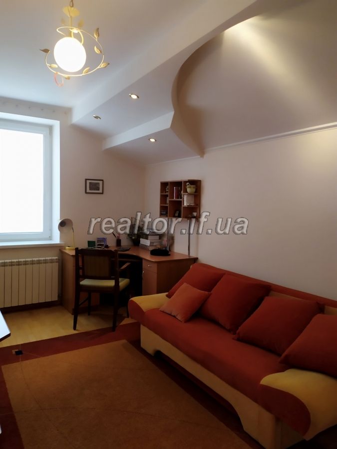 Zdam_harnu_prostoru_kvartyru_z_okremymy_kimnatamy_na_dovhotryvalyi_termin_16937_6_1568109011.jpg