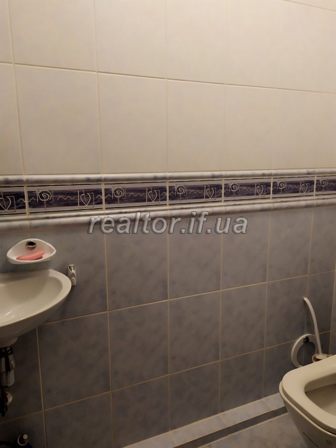 Zdam_harnu_prostoru_kvartyru_z_okremymy_kimnatamy_na_dovhotryvalyi_termin_16937_9_1568109012.jpg