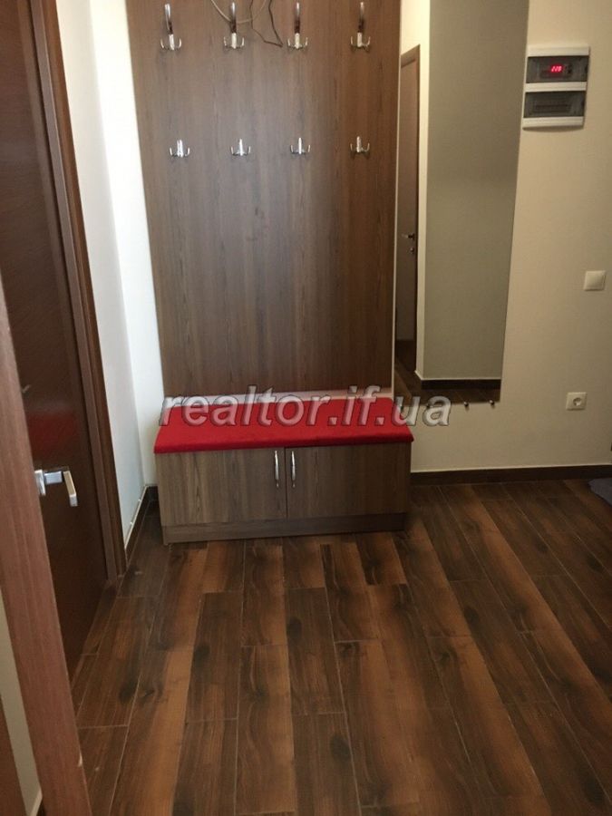 Zdam_v_orendu_kvartyru_v_novozbudovanomu_budynku_v_tsentri_mista_poruch_stometrivky_13816_5_1504952624.jpg