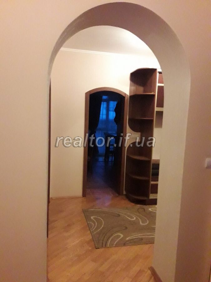 Zdam_v_orendu_trykimnatnu_kvartyru_z_harazhem_14628_12_1522423808.jpg