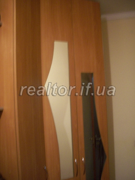 Zdam_v_tsentri_kvartyru_v_orendu_na_dovhotryvalyi_termin_6655_10_1415796052.jpg