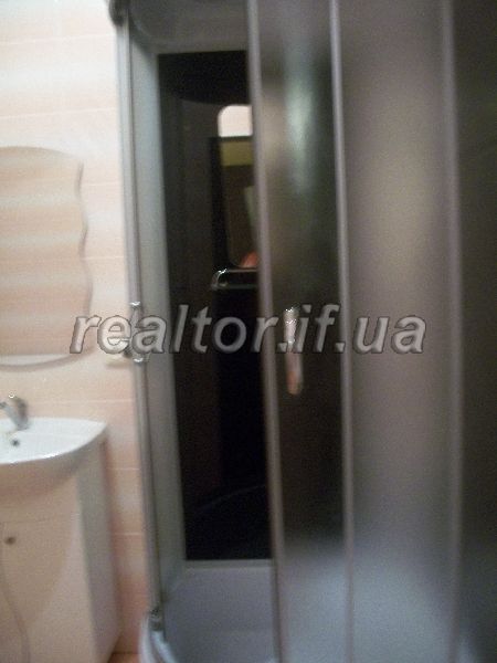 Zdam_v_tsentri_kvartyru_v_orendu_na_dovhotryvalyi_termin_6655_8_1415796050.jpg