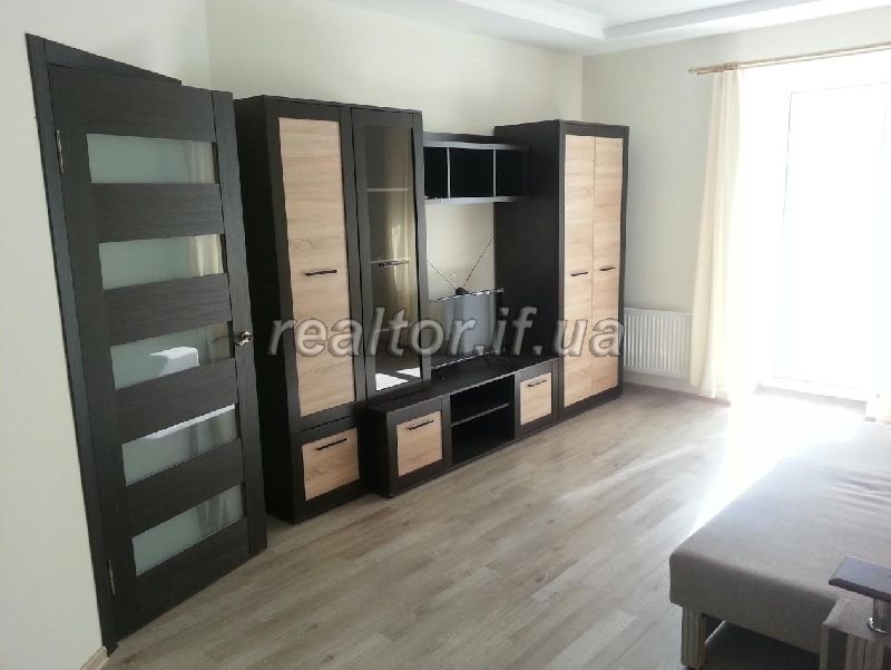 Mieten Sie ein gemütliches Ein-Zimmer-Wohnung in einem neuen Gebäude in der Nähe der Mall und Arsen Epicenter