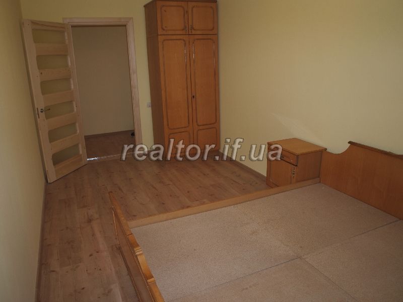 Zdayetsya_3_kimnatna_kvartyra_v_tsentri_7901_2_1426714690.jpg