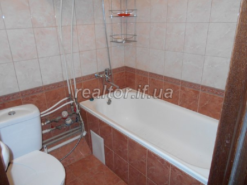 Zdayetsya_odnokimnatna_kvartyra_po_vulytsi_Chornovolabilya_universytetuYe_vsya_neobkhidna_tekhnikaZroblenyi_suchasnyi_remont_9466_3_1446649636.jpg