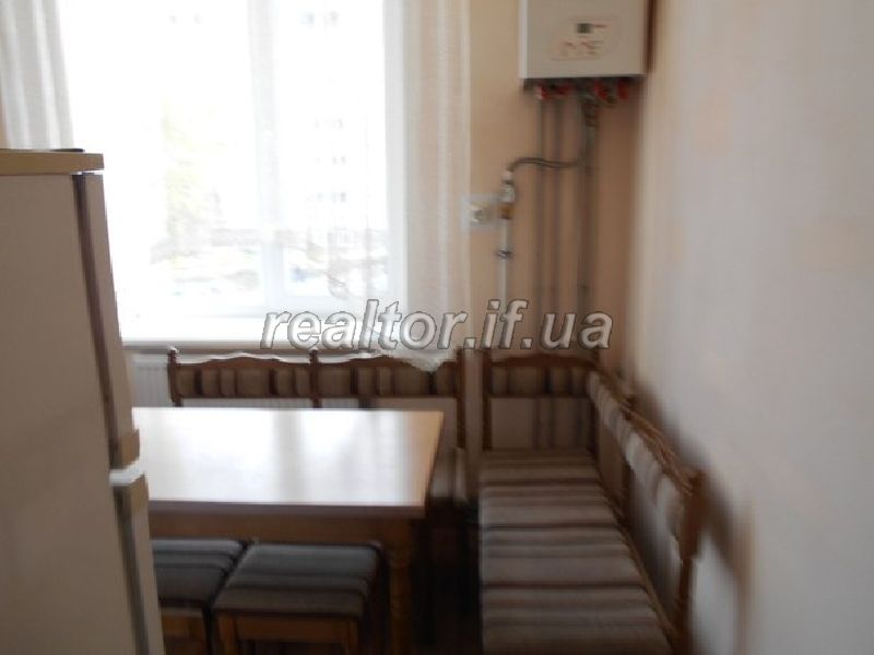 Zdayetsya_odnokimnatna_kvartyra_po_vulytsi_Chornovolabilya_universytetuYe_vsya_neobkhidna_tekhnikaZroblenyi_suchasnyi_remont_9466_4_1446649636.jpg