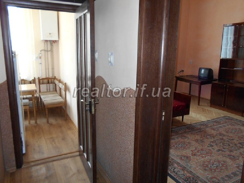 Zdayetsya_odnokimnatna_kvartyra_po_vulytsi_Chornovolabilya_universytetuYe_vsya_neobkhidna_tekhnikaZroblenyi_suchasnyi_remont_9466_5_1446649636.jpg