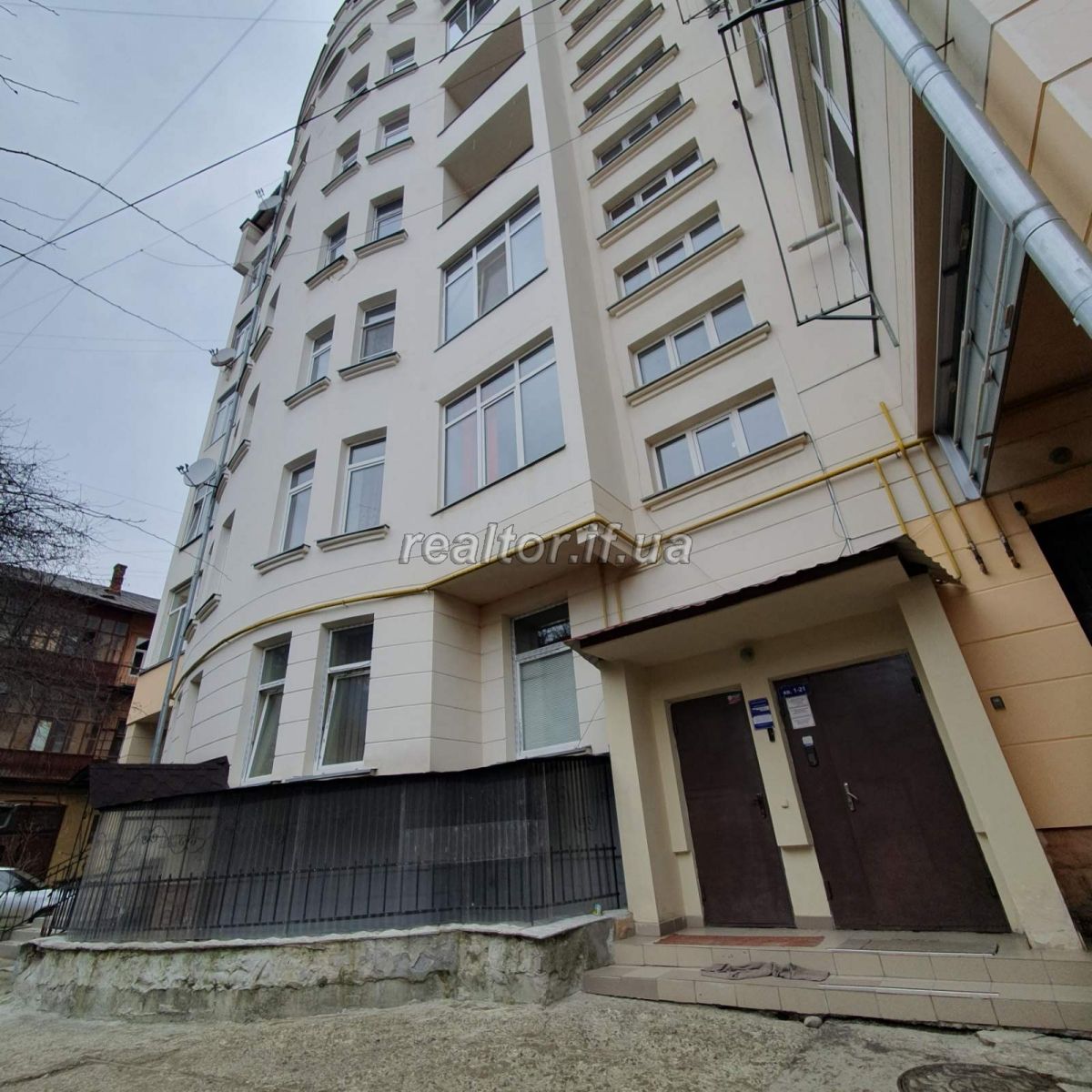 Zdayetsya_v_orendu_tsokolne_prymishchennya_roztashovane_u_dvori__22929_1_1710419427.jpeg