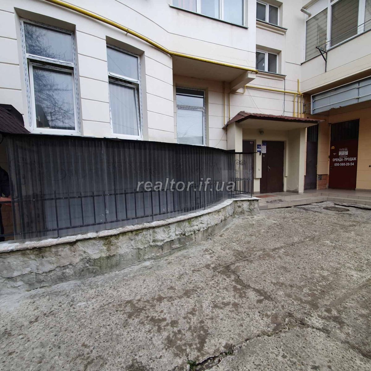 Zdayetsya_v_orendu_tsokolne_prymishchennya_roztashovane_u_dvori__22929_3_1710419428.jpeg