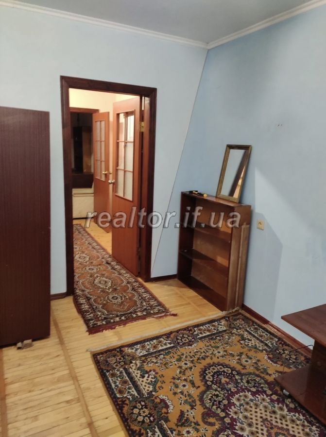 Ich miete eine 3-Zimmer-Superwohnung in der Hotkevicha-Straße