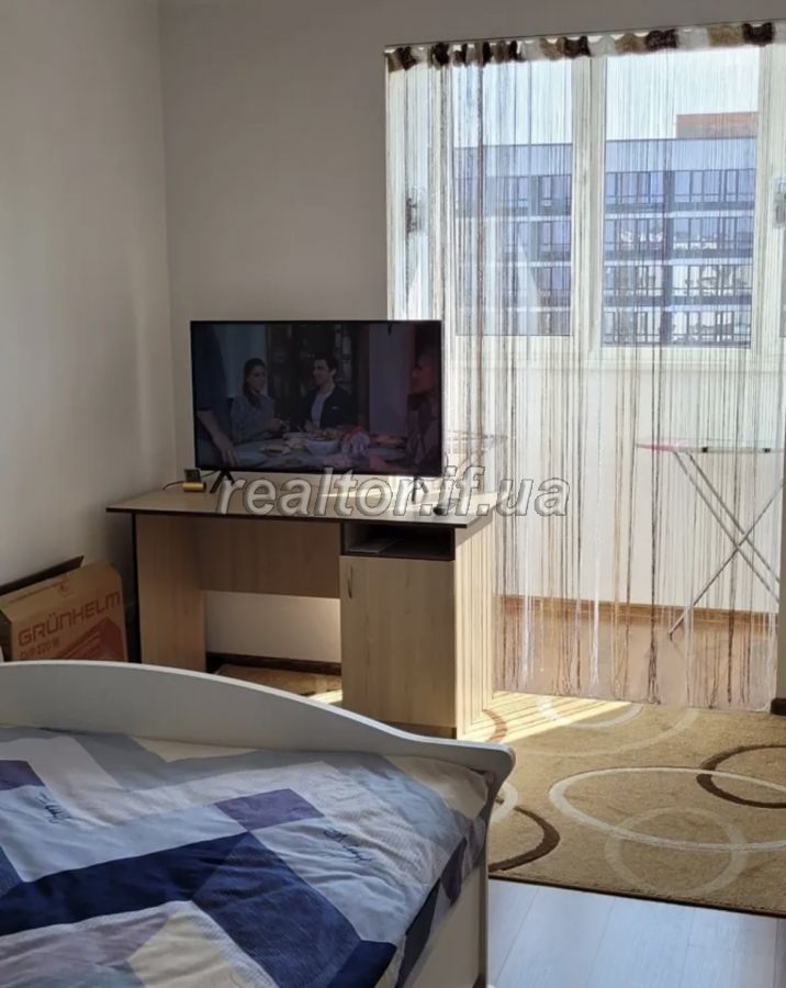 Ich miete eine Zweizimmer-Superwohnung im Stadtzentrum in der Khotynska-Straße