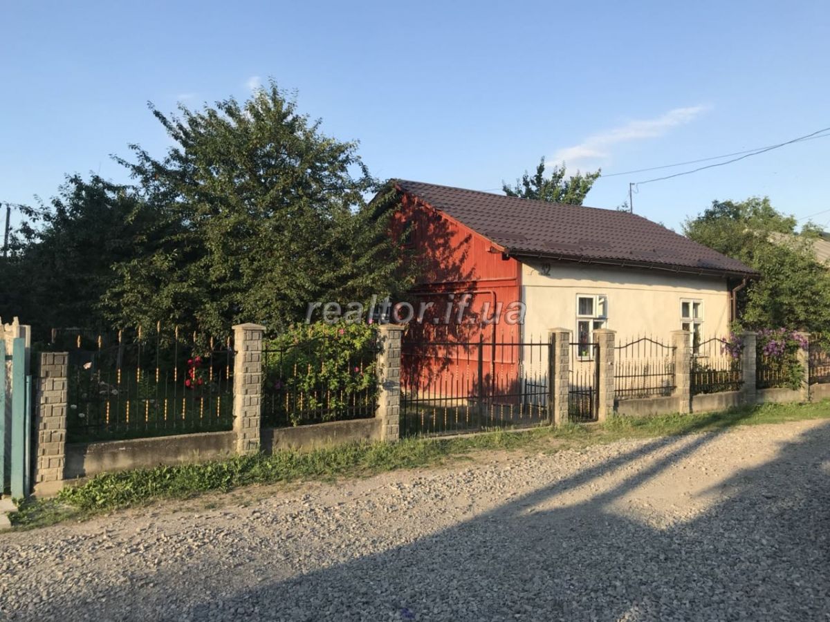 Zemelna_dilyanka_v_tsentralnii_chastyni_mista_z_zhylym_budynkom_16618_2_1562323060.jpg