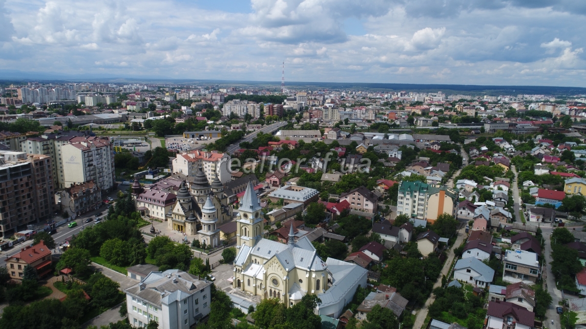 Zemelna_dilyanka_v_tsentralnii_chastyni_mista_z_zhylym_budynkom_16618_2_1562943144.jpg