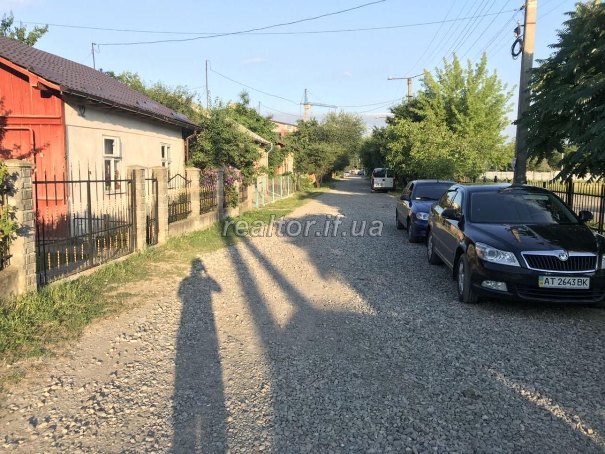 Zemelna_dilyanka_v_tsentralnii_chastyni_mista_z_zhylym_budynkom_16618_5_1562323060.jpg
