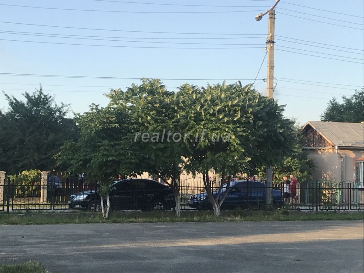 Zemelna_dilyanka_v_tsentralnii_chastyni_mista_z_zhylym_budynkom_16618_6_1562323061.jpg