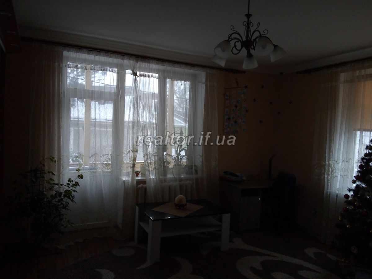 kvartyra_v_zatyshnomu_raioni_v_tsentralnii_chastyni_mista_9296_20_1555599697.jpg