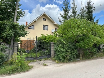 House in Chukalivka near the Oncology Clinic
