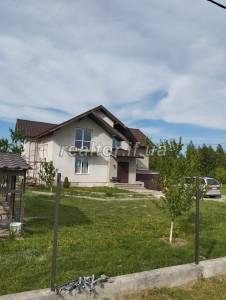 A house with a large plot of land and autonomous communications