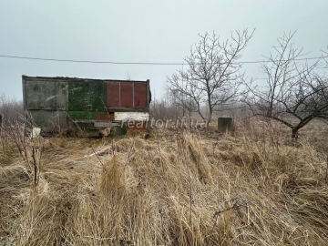 Country plot of land in SD Prolisok next to the car market