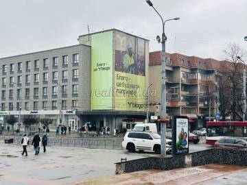 Дворовая квартира с ремонтом в центре города напротив гостиницы Надия