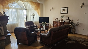 Exclusive 4-room duplex apartment on Crook Street in the city center