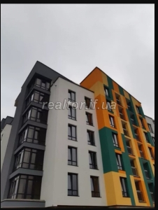 Beautiful apartment with thoughtful planning in a lovely neighborhood
