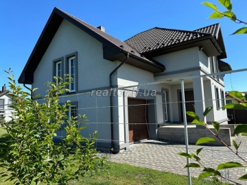 Ideal housing in the village of Dragomyrchany: two houses with major repairs