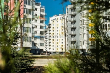  Die Wohnung ist nicht weit von einem Park und einem See entfernt