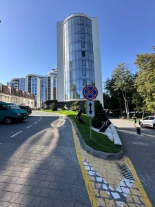 Apartment in the Parus residential complex with renovation and furniture near the city lake and park