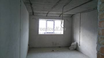 Apartment in einem neu gebauten und bewohnten Gebäude