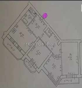 Eine großflächige Wohnung in der entwickelten Nachbarschaft Pasechna