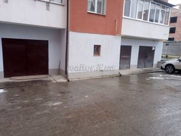 Продається гараж  в житловому будинку в мікрорайоні Пасічна