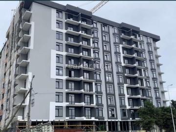 Eine geräumige Dreizimmerwohnung zum Verkauf in einem vermieteten Haus mit guter Planung