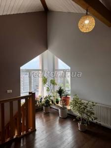 Zum Verkauf steht eine Fünfzimmerwohnung in der Ivasiuka-Straße