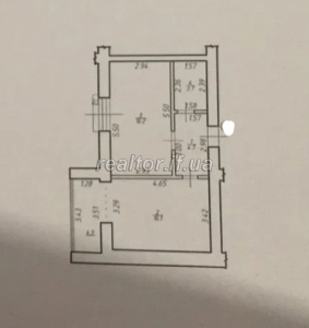 Verkauf einer schönen Wohnung in einem gemieteten Haus mit einem modernen Layout