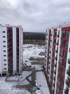 I am selling a spacious apartment on Dovzhenko Street in the Mistechko Kozatske residential complex