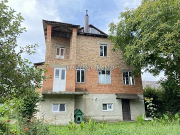 Sale of an unfinished house on the first line of Tysmenytska Street