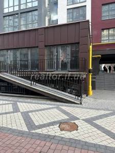 Sale of front, commercial premises in the residential complex Kniahynyn