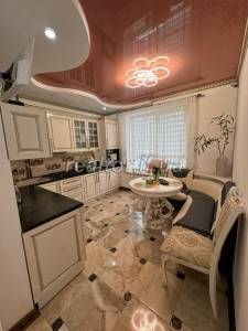 Wohnung zum Verkauf in der Wohnanlage Kalinova Sloboda mit moderner Renovierung und Möblierung