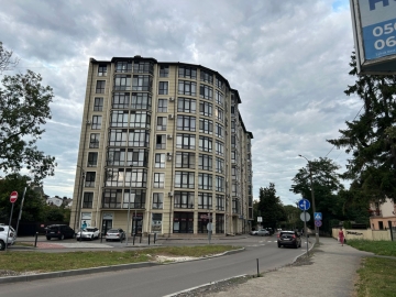 Wohnung zum Verkauf im Zentrum der Stadt mit Renovierung und Möbeln in der Dovha Straße