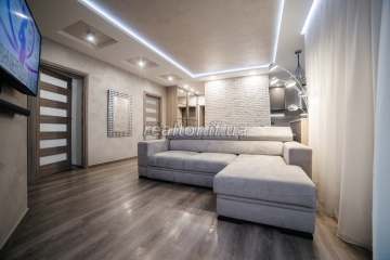 Verkauf einer Wohnung im Stadtzentrum in einem neuen Wohngebäude in Volodymyr Veliky