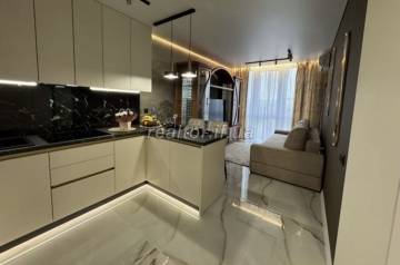Продаж квартири з дизайнерським євроремонтом в новому житловому комплексі U One по вулиці Вовчинецька поруч торгового центру Велес