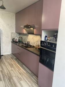 Wohnung zum Verkauf mit Renovierung und Möbeln in der Demyaniv Laz Straße