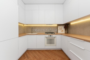  Wohnung zum Verkauf mit hochwertiger europäischer Renovierung in einem Neubau in der Kysilevskaya-Straße