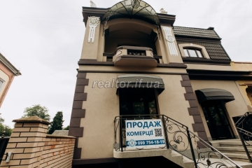 Räumlichkeiten zum Verkauf im Zentrum von Iwano-Frankiwsk im Erdgeschoss der Chopinstraße