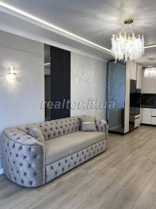 Verkauf einer modern renovierten und möblierten Wohnung im Zentrum von Iwano-Frankiwsk