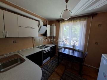 Dreizimmerwohnung zum Verkauf in der Halytska-Straße