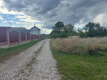 Verkauf von Baugrundstücken im Dorf Pidluzhzia - Sichovykh-Striltsiv-Straße